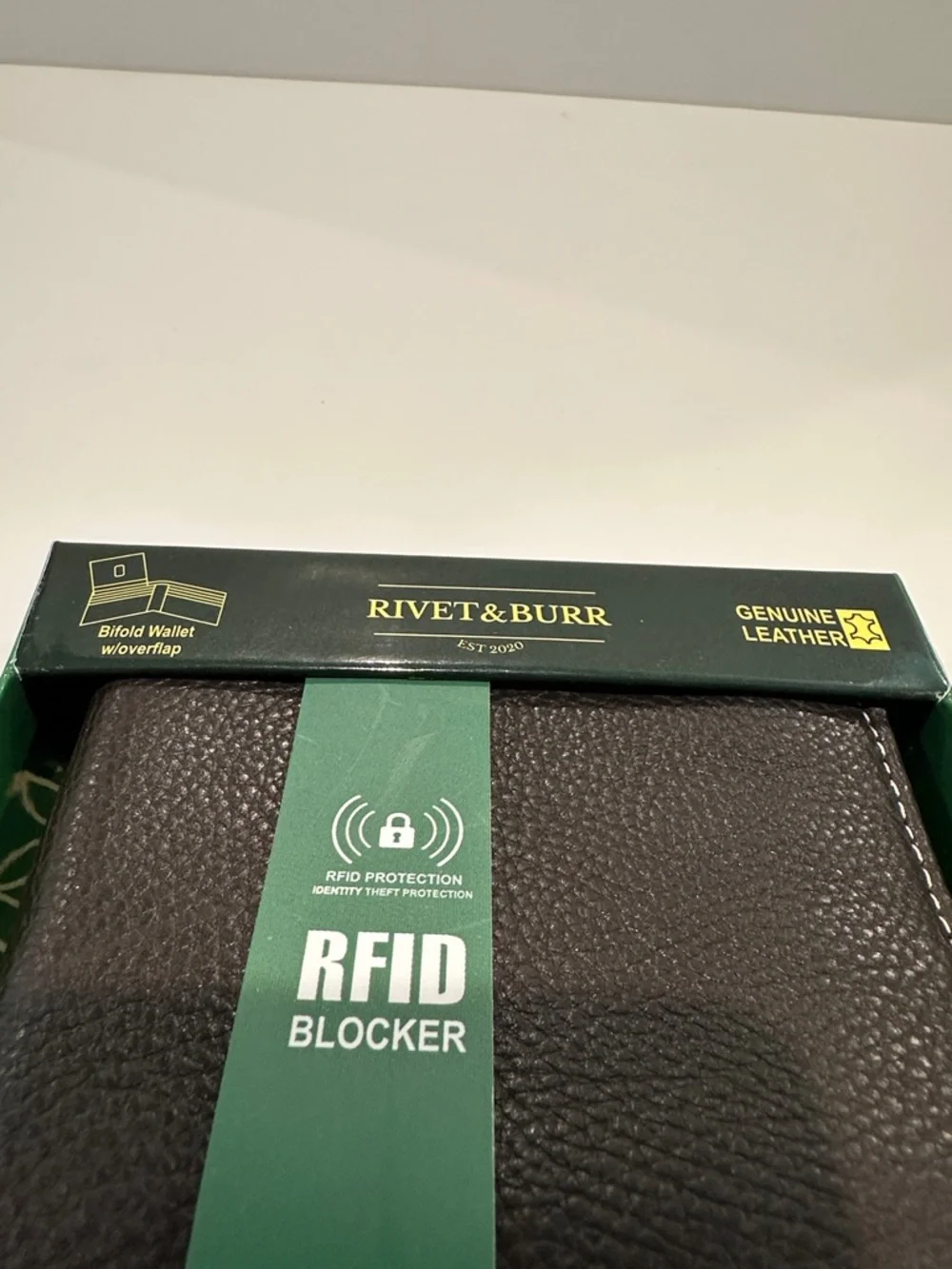 Rivet & Burr Black Genuine Leather Bi-Fold w/overlap RFID Blocket Wallet.